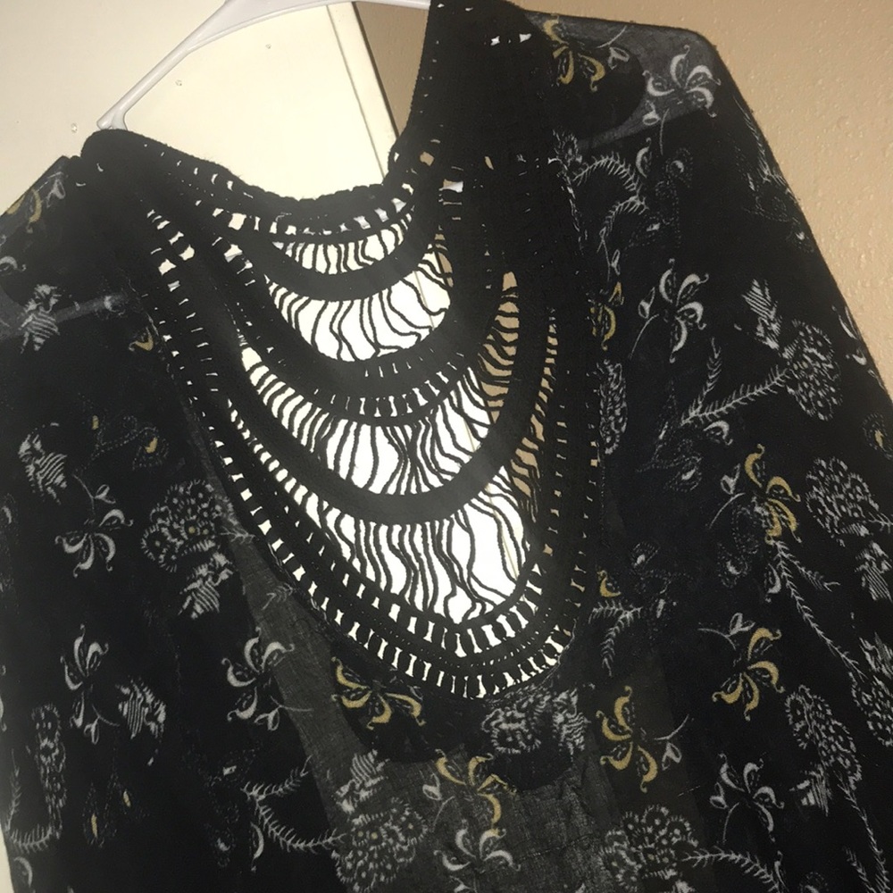 Patterned shawl - Picture 3 of 3